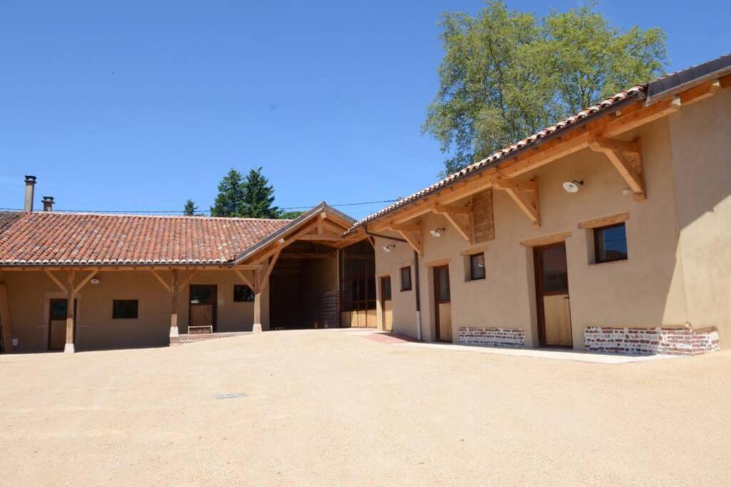 Ancien Haras Refait A Neuf A 3 Km De Vonnasヴィラ エクステリア 写真
