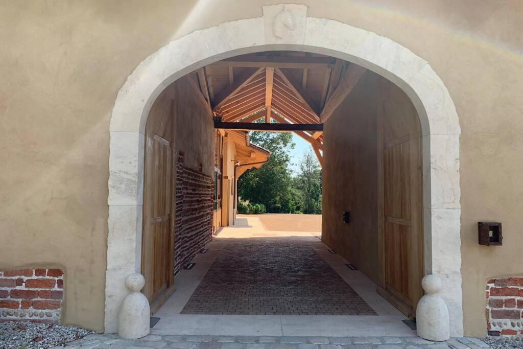Ancien Haras Refait A Neuf A 3 Km De Vonnasヴィラ エクステリア 写真