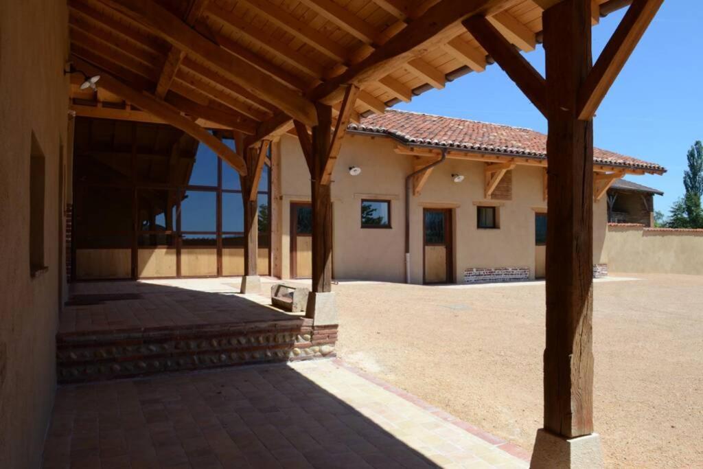 Ancien Haras Refait A Neuf A 3 Km De Vonnasヴィラ エクステリア 写真