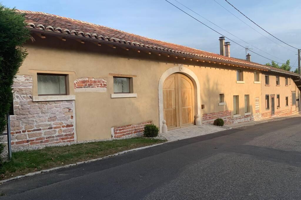 Ancien Haras Refait A Neuf A 3 Km De Vonnasヴィラ エクステリア 写真